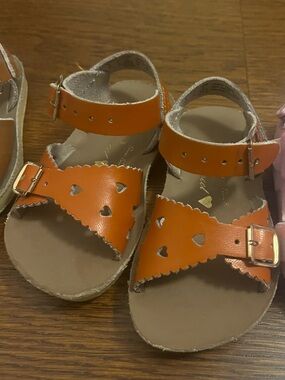 Girls Sunsan sandals size 5